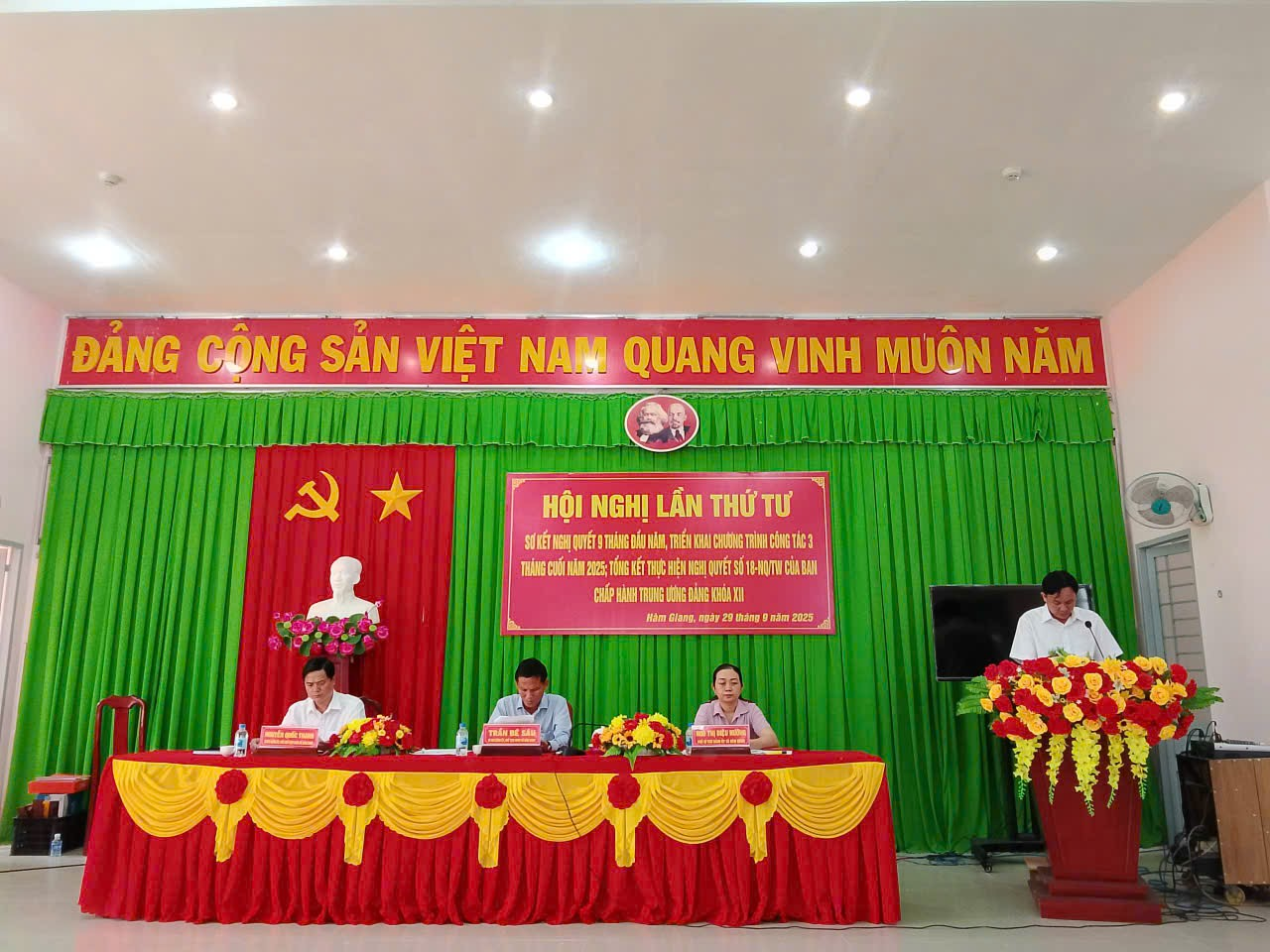 ĐẢNG ỦY XÃ HÀM GIANG TỔ CHỨC SƠ KẾT NGHỊ QUYẾT 9 THÁNG ĐẦU NĂM, TRIỂN KHAI CHƯƠNG TRÌNH CÔNG TÁC 3 THÁNG CUỐI NĂM 2025; TỔNG KẾT THỰC HIỆN NGHỊ QUYẾT SỐ 18-NQ/TW CỦA BAN CHẤP HÀNH TRUNG ƯƠNG ĐẢNG KHÓA XII