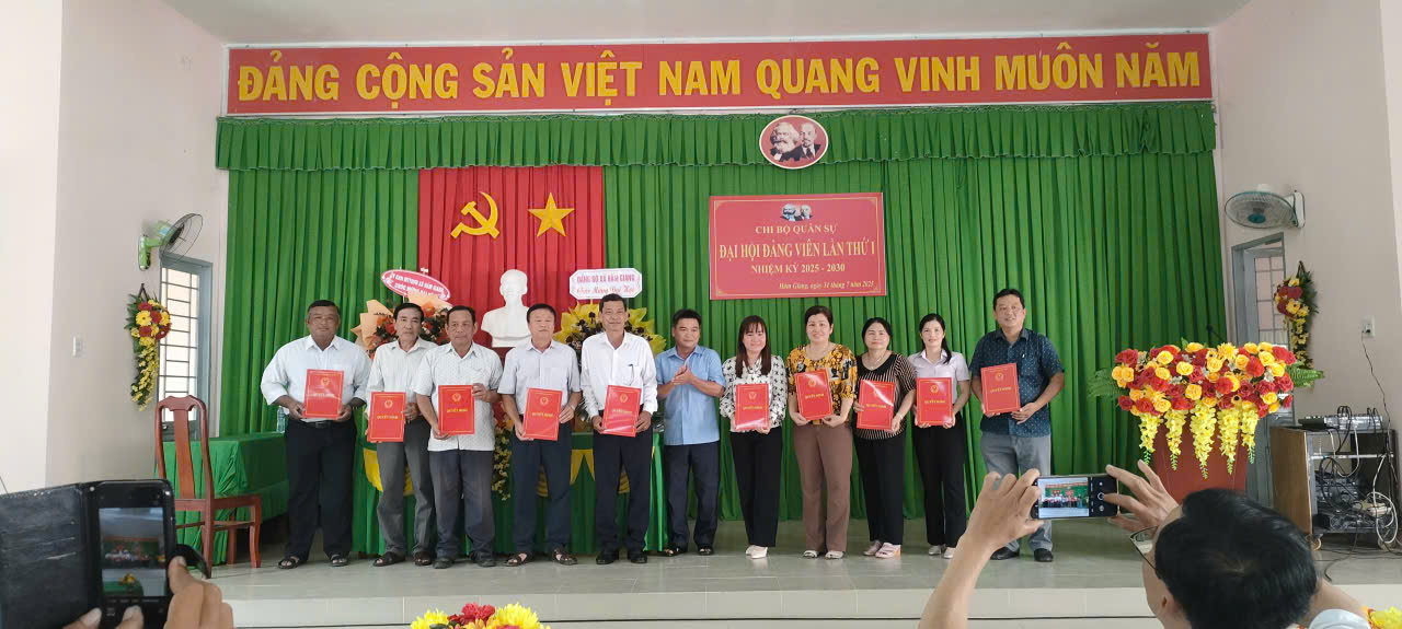 CÔNG BỐ QUYẾT ĐỊNH BỔ NHIỆM VIÊN CHỨC LÃNH ĐẠO, QUẢN LÝ ĐƠN VỊ SỰ NGHIỆP GIÁO DỤC CÔNG LẬP
