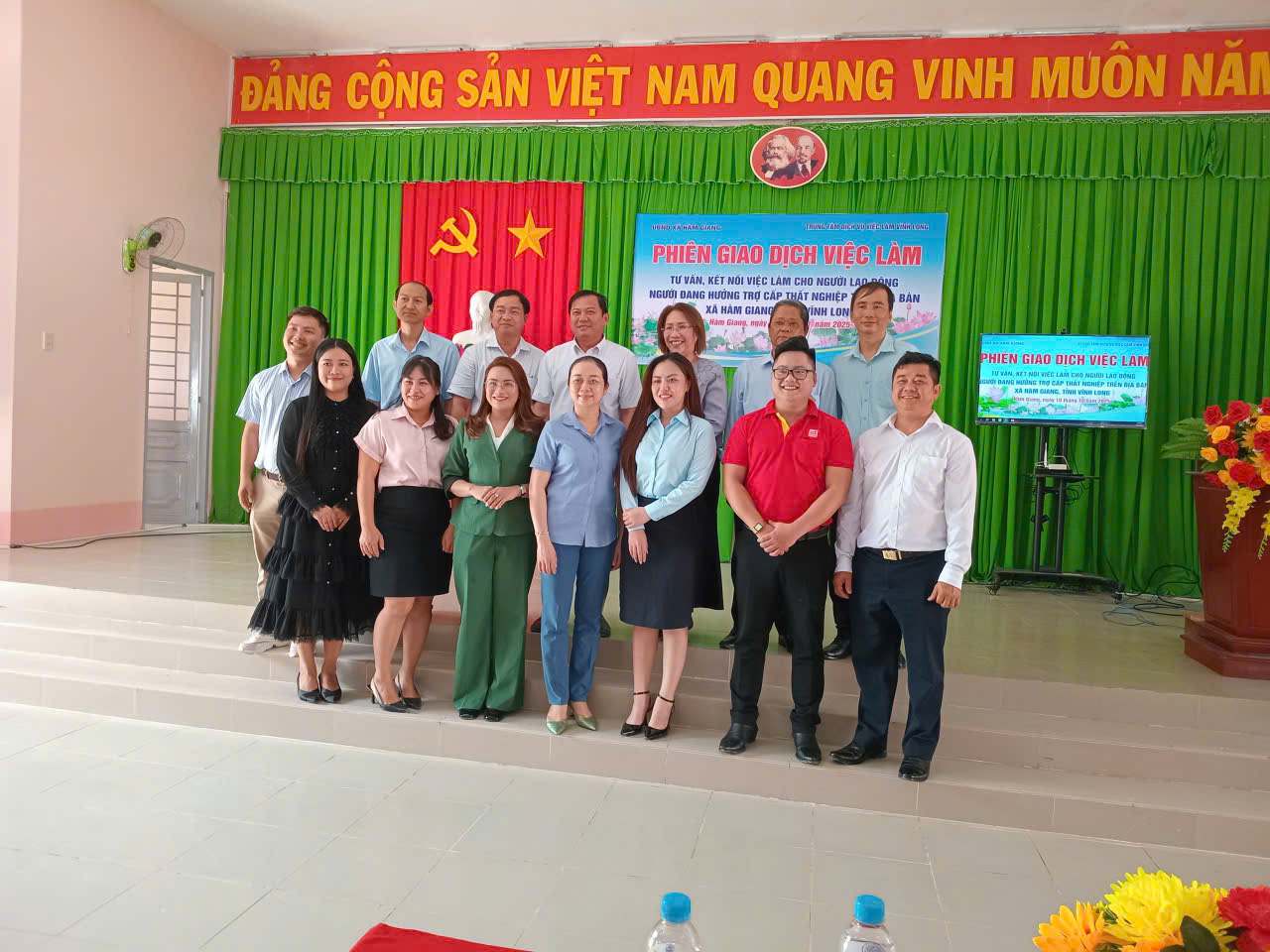 UBND XÃ HÀM GIANG PHỐI HỢP TRUNG TÂM DỊCH VỤ VIỆC LÀM TỈNH VĨNH LONG TỔ CHỨC PHIÊN GIAO VIỆC LÀM CHO NGƯỜI LAO ĐỘNG TRÊN ĐỊA BÀN XÃ HÀM GIANG